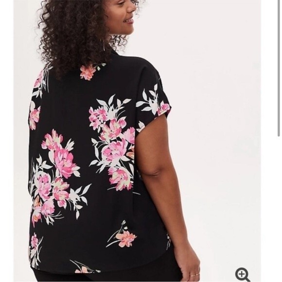 TORRID CHALLIS TIE-FRONT DOLMAN TOP - Picture 2 of 10